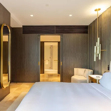 Apartman Charming And Spacious Apt Lokk