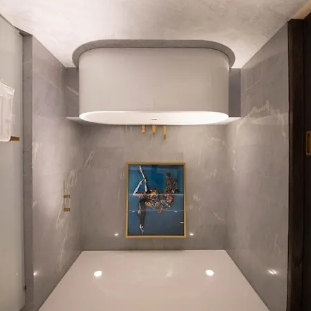 Apartman Charming And Spacious Apt Lokk *