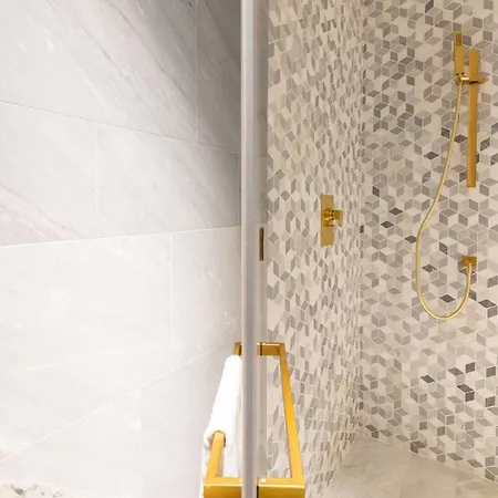 Apartman Charming And Spacious Apt Lokk *